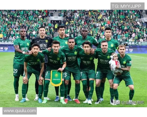 沙尔克客场不败延续，继续稳坐德甲榜首位置